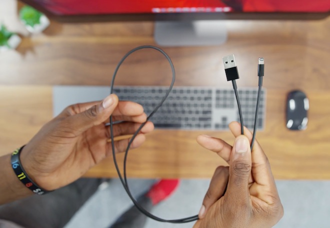 Muốn mua cáp ligtning màu đen của Apple, bạn... phải chi ra 113 triệu đồng Muốn mua cáp ligtning màu đen của Apple, bạn... phải chi ra 113 triệu đồng