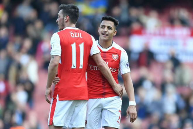 MU tậu Ozil giá &#34;rẻ như cho&#34;, Sanchez tái hợp Pep: Arsenal tan nát - 1