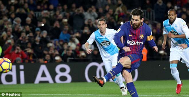Ngày khoe Giày vàng, Messi siêu "chân gỗ", hỏng cả 11m - 2