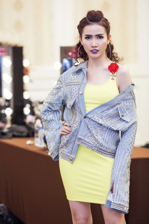 Hết hồn với top 10 bộ váy thảm họa nhất showbiz Việt năm 2017 - 4