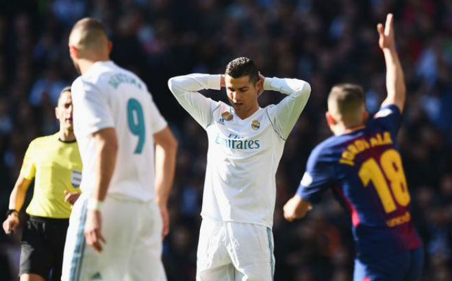Ronaldo “vô hình” ở Siêu kinh điển: Bi kịch mới chỉ bắt đầu Ronaldo “vô hình” ở Siêu kinh điển: Bi kịch mới chỉ bắt đầu