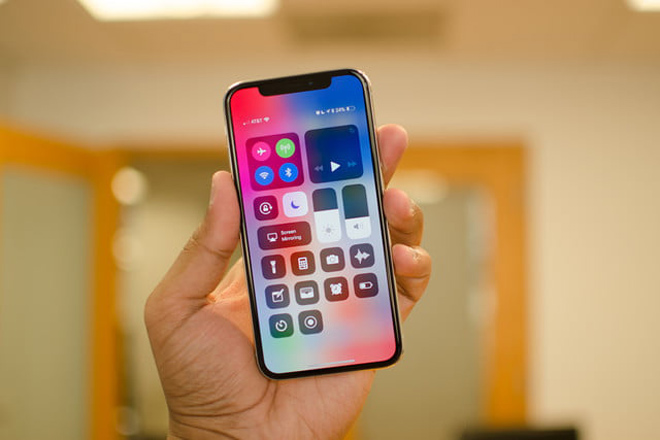 Samsung thu bạc tỷ nhờ bán màn hình OLED cho Apple