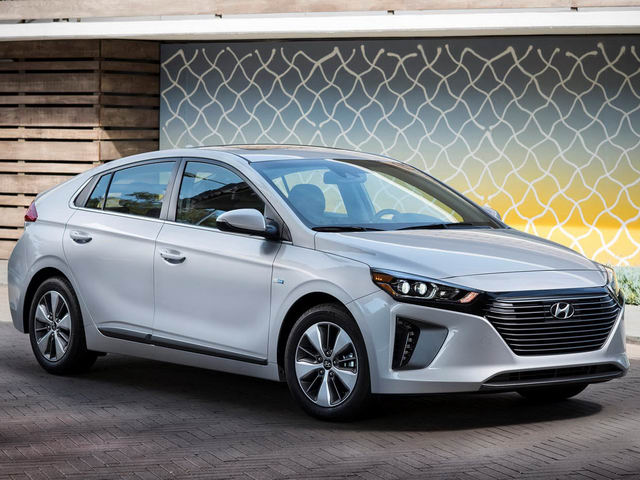 Hyundai Ioniq PHEV 2018 có giá từ 566 triệu đồng Hyundai Ioniq PHEV 2018 có giá từ 566 triệu đồng