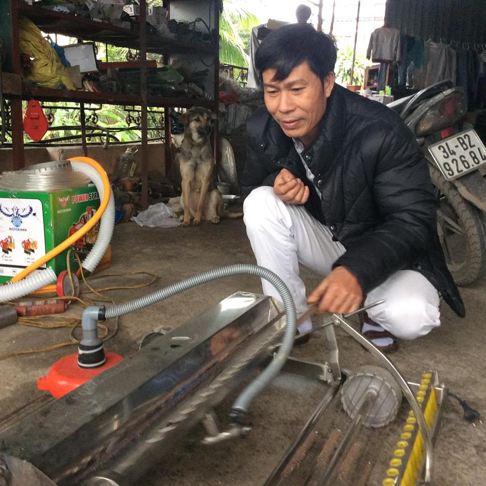 Dù chỉ học hết lớp 7, “hai lúa” vẫn chế tạo được robot xuất khẩu sang 14 nước Dù chỉ học hết lớp 7, “hai lúa” vẫn chế tạo được robot xuất khẩu sang 14 nước