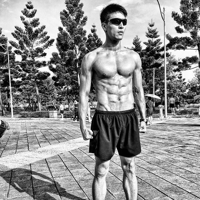 Dàn mỹ nam cường tráng gây náo loạn phòng gym ở châu Á - 11