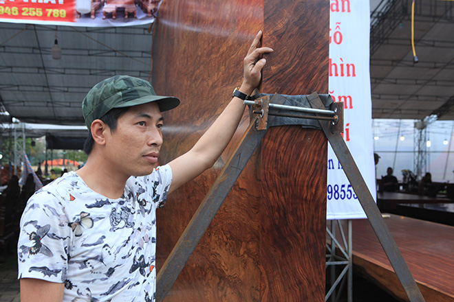 &#34;Siêu&#34; sập gỗ Cẩm đẹp như bức bình phong xuất hiện ở Bắc Ninh - 7