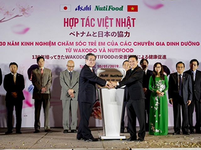 Cái bắt tay của những bác sĩ Nhật và Việt