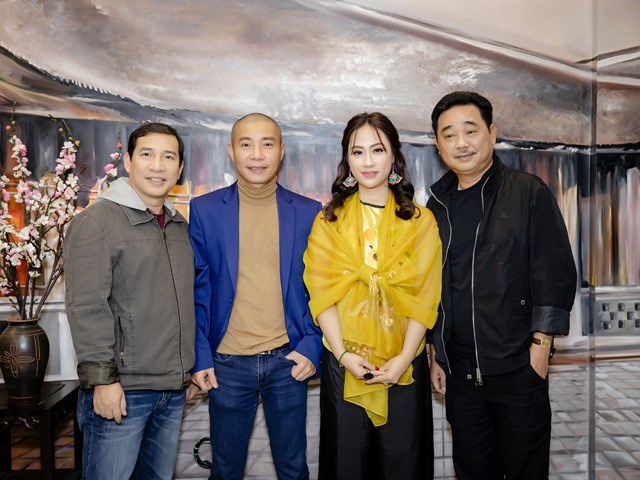 "Cô Đẩu" Công Lý, Thảo Vân duyên dáng trong áo dài không phẩm màu