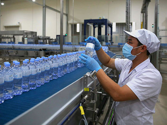 TH true WATER: Tinh khiết mạch nước ngầm từ những tầng đá núi lửa triệu năm