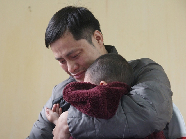 Hàng nghìn phụ huynh đưa con đi xét nghiệm sán lợn Hàng nghìn phụ huynh đưa con đi xét nghiệm sán lợn