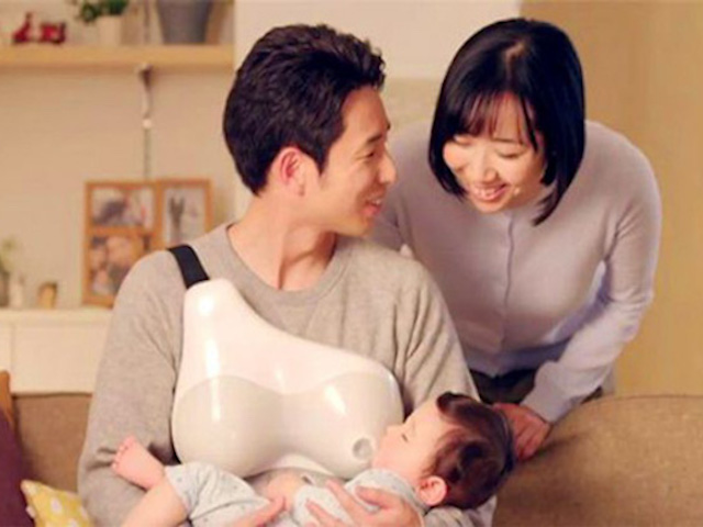 Cận cảnh &#34;vú điện tử&#34; giúp bố cho con bú