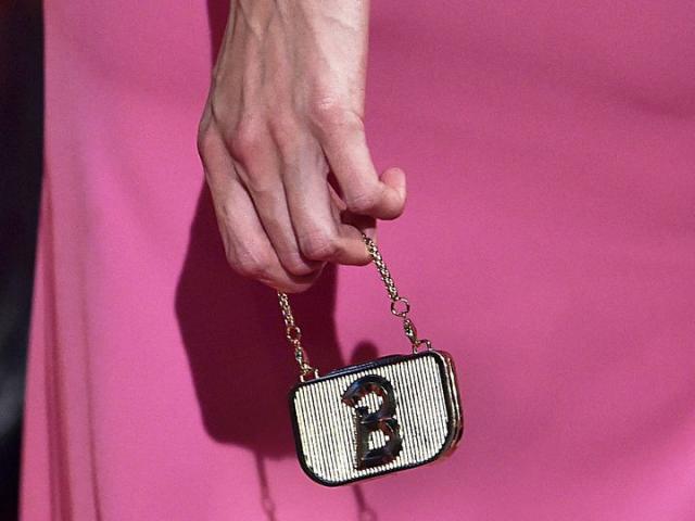 Túi mốt nhất 2019: Túi tin hin, giỏ đan cói lên ngôi