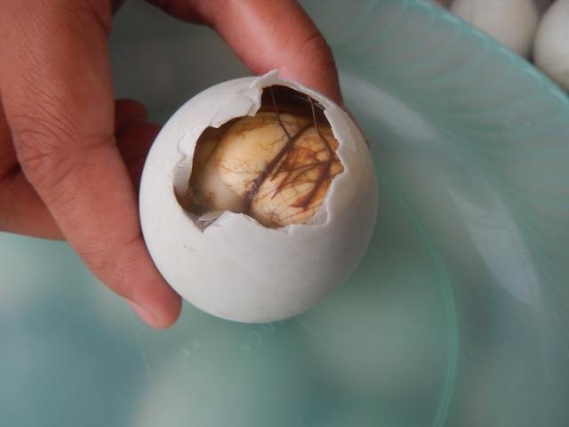 10 lý do chứng minh trứng vịt lộn là món ăn du khách muốn nếm thử nhất khi đến châu Á