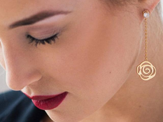 Yên tâm hơn khi làm "chuyện ấy" nhờ… đeo bông tai