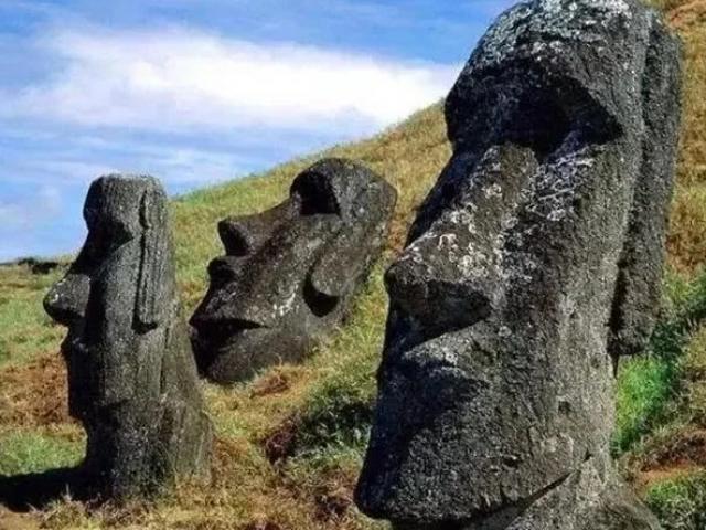 Những tượng đá hình thù kỳ dị trên đảo Phục Sinh