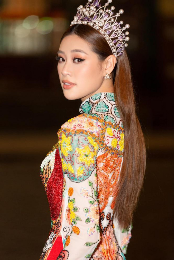 Hoa hậu Đỗ Thị Hà mặc kín mít vẫn xinh đẹp, Tiểu Vy nhí nhảnh hết cỡ bên Trường Giang - 12