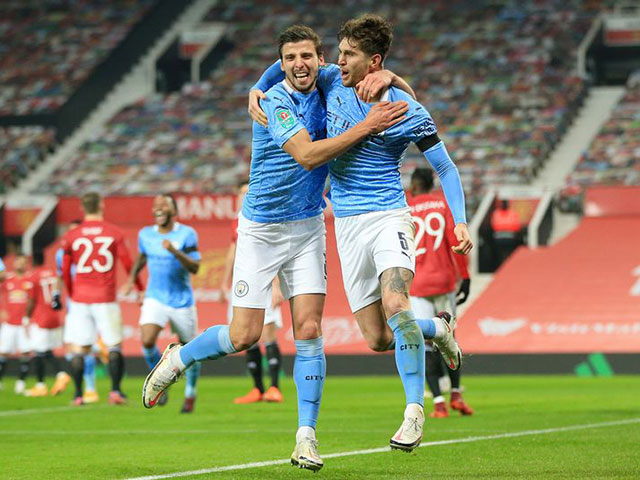 Bruno Fernandes, Martial “tàng hình” vì đụng cặp trung vệ số 1 Ngoại hạng Anh Bruno Fernandes, Martial “tàng hình” vì đụng cặp trung vệ số 1 Ngoại hạng Anh