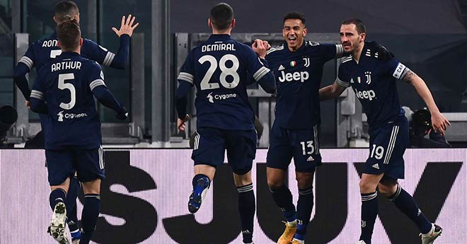 Video Juventus - Sassuolo: 11 đấu 10 vẫn khổ sở, bước ngoặt phút 82 - 1