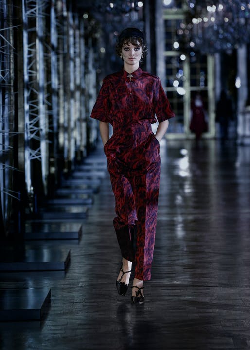 Maria Grazia Chiuri đem cổ tích đến bộ sưu tập mới nhất của Dior 2021 - 4