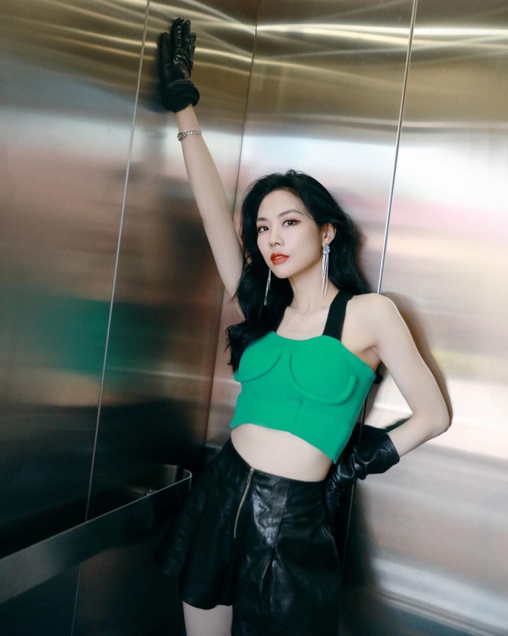 Nhiều cô gái