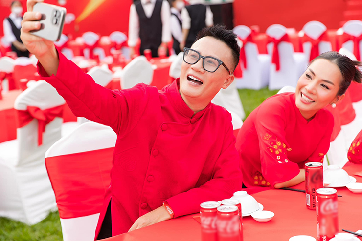 Ca sĩ Hoàng Bách cùng 999 gia đình tham gia xác lập kỷ lục thế giới - 1