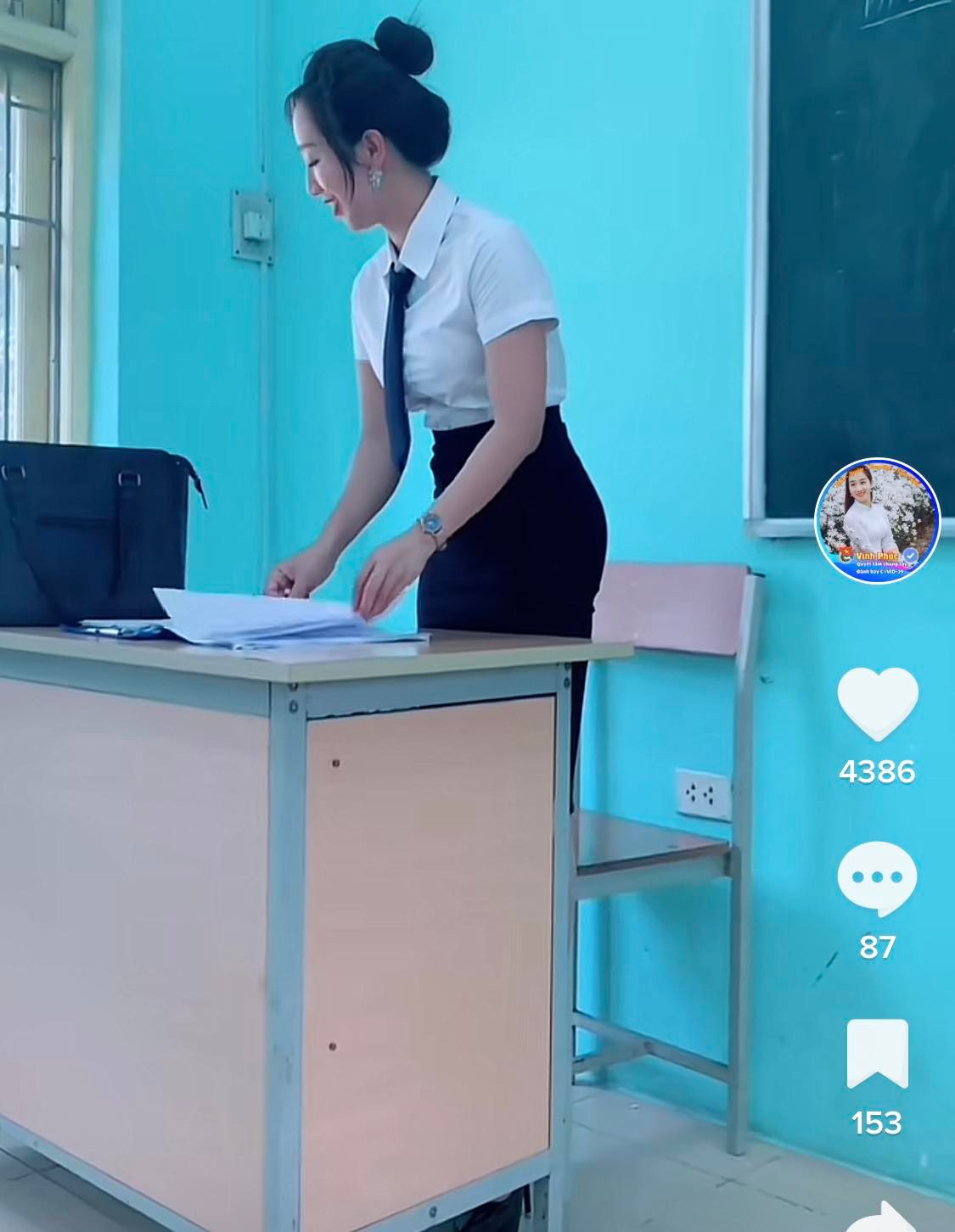 'Cô giáo Toán xinh nhất Vĩnh Phúc' mặc tôn dáng đi dạy, ai cũng khen có duyên - 3