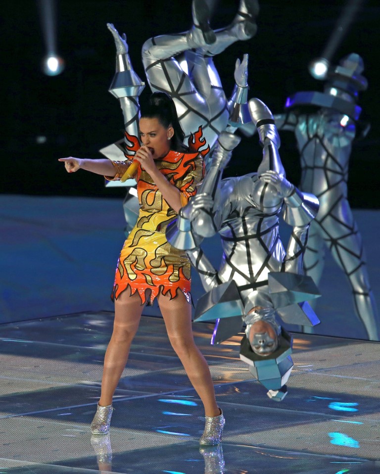 Những khoảnh khắc thời trang chói sáng của siêu show Super Bowl - 7