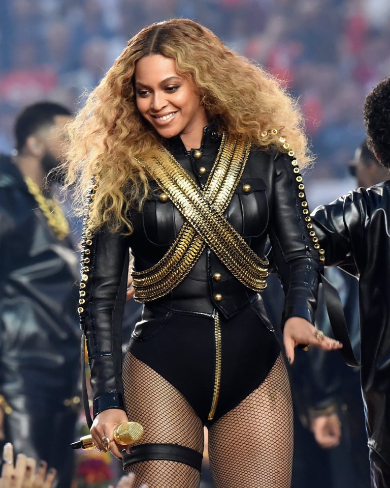 Những khoảnh khắc thời trang chói sáng của siêu show Super Bowl - 8