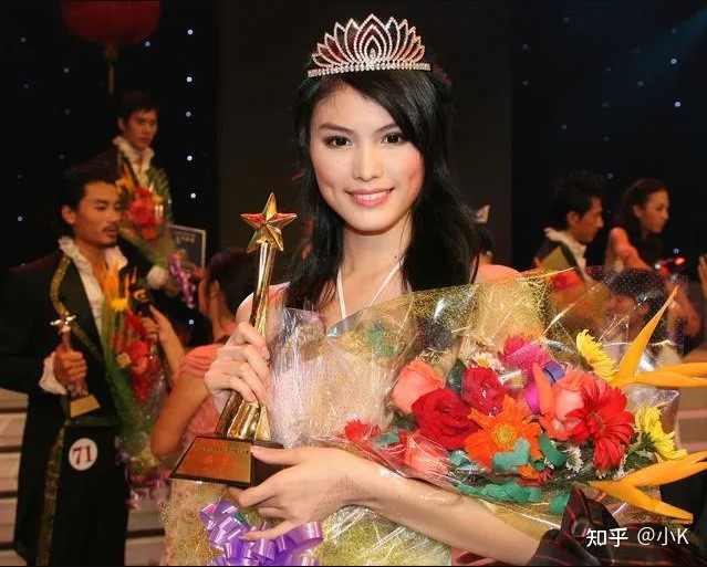 Phong cách quyến rũ của 'viên ngọc phương Đông' Hà Tuệ - 4
