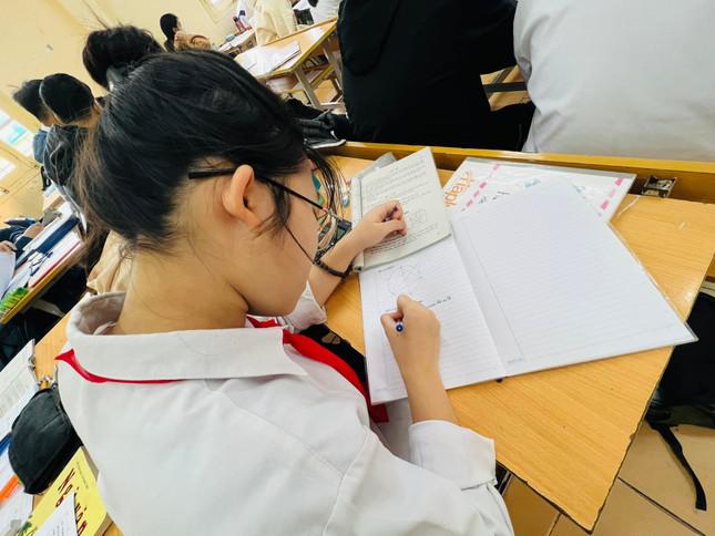 Đặt nguyện vọng lớp 10 Hà Nội, học sinh 'cân não' tránh trượt - 1