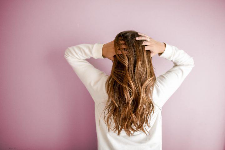Những liệu pháp trị gàu thiên nhiên lành tính giúp mái tóc óng ả - 1