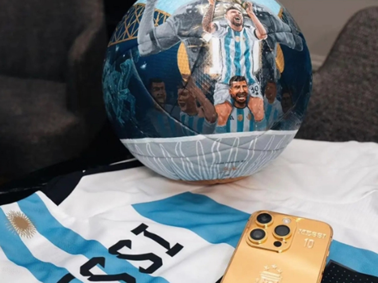 Lionel Messi chi gần 5 tỷ đồng mua 35 iPhone mạ vàng tặng tuyển Argentina