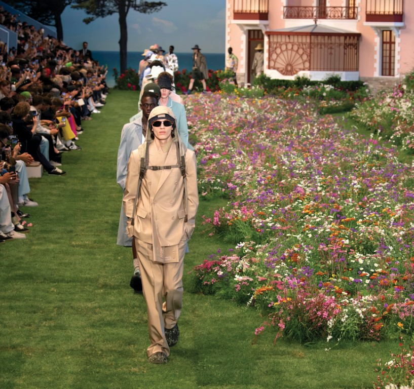 Bộ sưu tập Xuân Hè 2023 dành cho nam giới của Dior hướng về nông thôn - 1