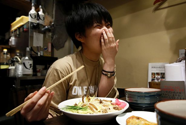Phát hoảng với món mì côn trùng đang gây sốt tại Nhật - 6