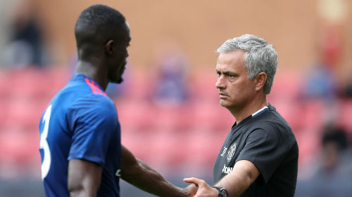 [Image: 1493841890-mourinho-bailly-500.jpg]