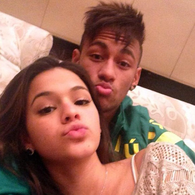 Mỹ nhân khiến danh thủ Neymar và Justin Bieber suýt "tẩn" nhau - 2