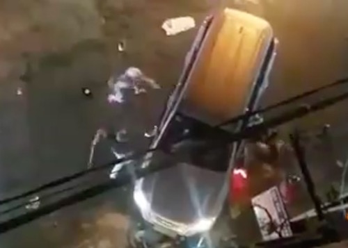 Clip: Ô tô, xe máy rượt nhau như phim trên phố Biên Hòa - 1