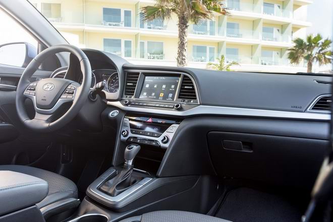 Hyundai Elantra 2018 có giá từ 428 triệu đồng - 2