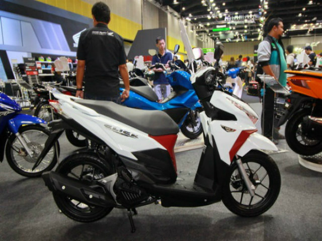 Thích xe ga, phái đẹp chọn Honda Vision hay Click?