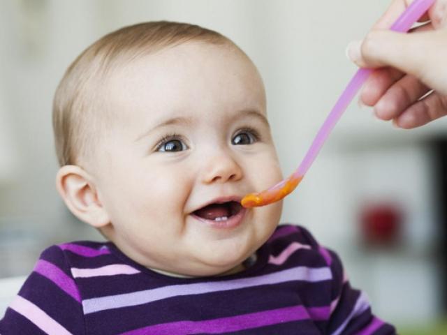 Cho muối vào đồ ăn dặm của trẻ, lợi hay hại? Cho muối vào đồ ăn dặm của trẻ, lợi hay hại?