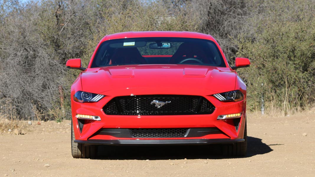 Ford Mustang là chiếc xe thể thao bán chạy nhất thế giới 2017 - 7