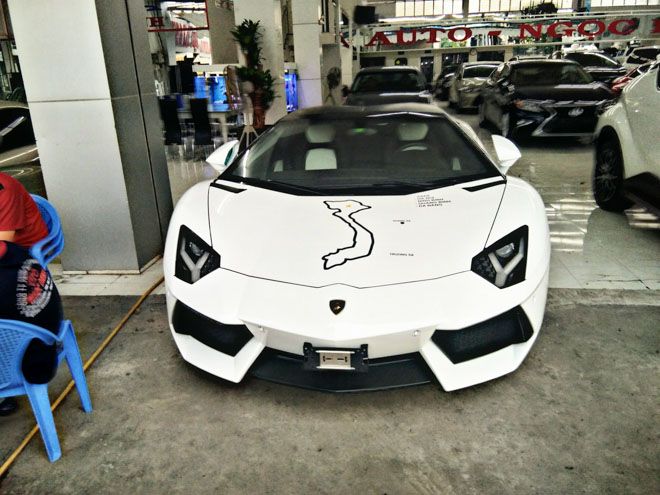 Lamborghini Aventador mui trần 40 tỷ chuyển hộ khẩu vào Sài Gòn - 2