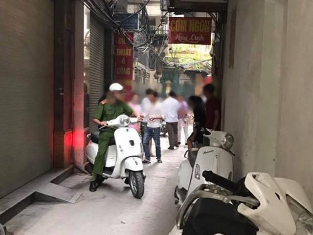Cô gái trẻ chết trong tư thế treo cổ tại phòng trọ ở phố Trần Duy Hưng Cô gái trẻ chết trong tư thế treo cổ tại phòng trọ ở phố Trần Duy Hưng