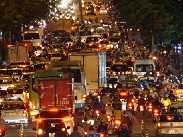 Ngàn người “chôn chân” ngày đầu tuần ở cửa ngõ Tân Sơn Nhất vì "ông trời"? Ngàn người “chôn chân” ngày đầu tuần ở cửa ngõ Tân Sơn Nhất vì "ông trời"?