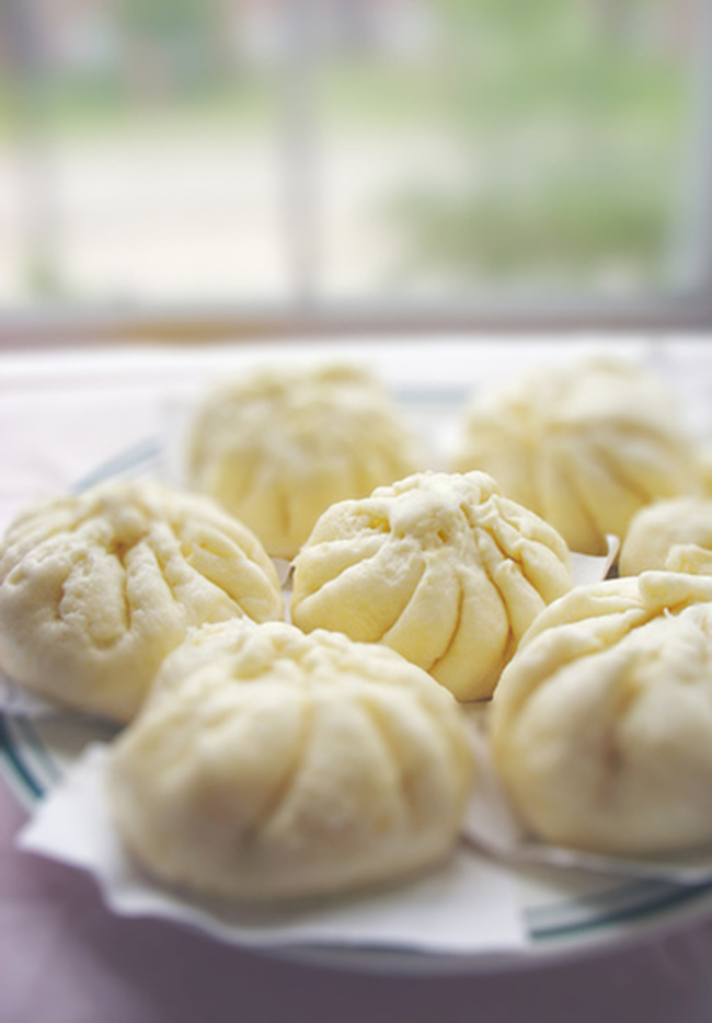 Nom Pao – Đây là món bánh bao có xuất xứ từ Trung Quốc với nhân bằng thịt băm, trứng cút, xúc xích và hành tây.