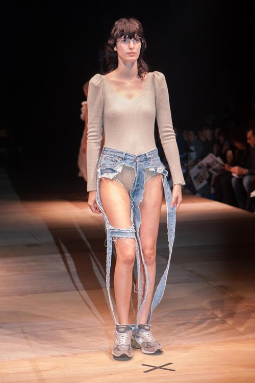 Những mẫu jeans kỳ dị mà mát mẻ cho mùa hè - 4