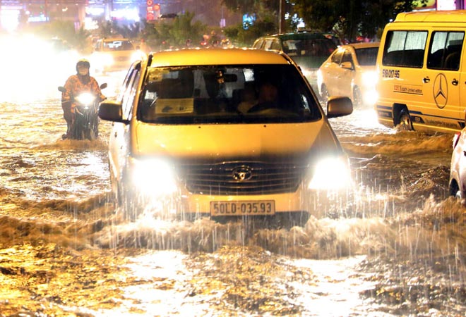 10 Lưu ý khi lái xe ôtô trong mùa mưa bão để tránh gây hư hại xe - 2