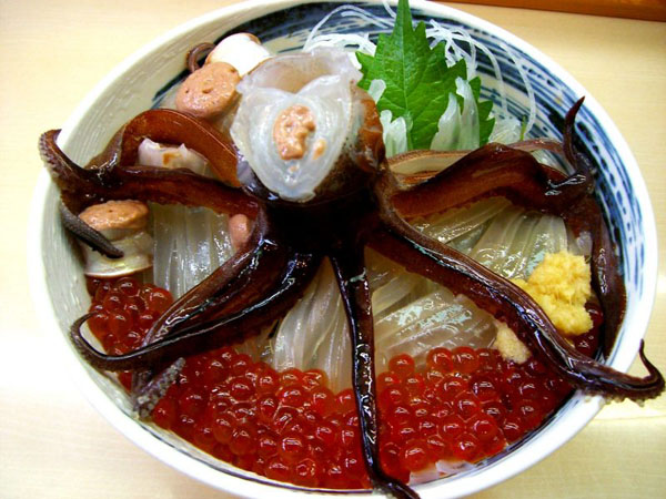 Những món ăn quen thuộc của người Nhật nhưng du khách thì sợ chết khiếp - 1