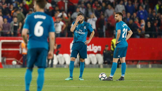 Real Madrid đầu hàng Barcelona trong cuộc đua vô địch La Liga từ rất sớm