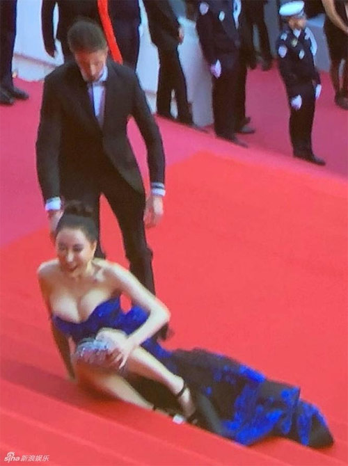 Sự cố thời trang tại Cannes 2018: Hở ngực, lộ đồ lót "lên ngôi" - 7